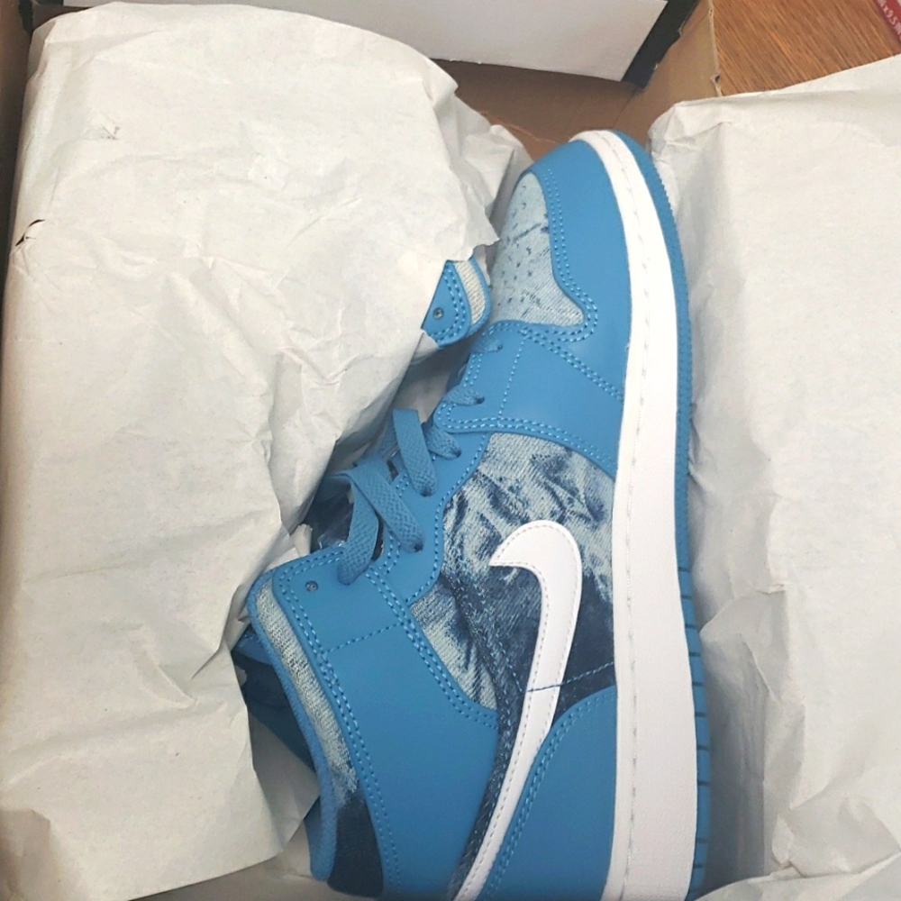 Jordan Retro 1s (7Y)